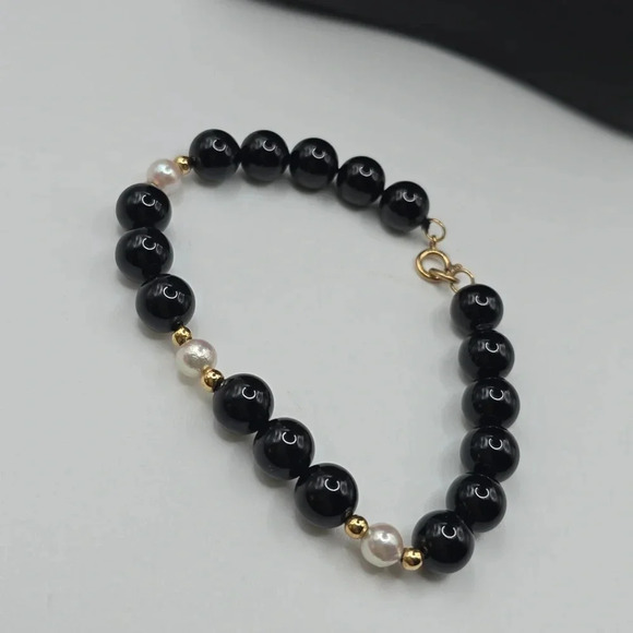 14K Gold, Onyx, & Pearls 7 Inch Beaded Bracelet stamped - Picture 2 of 5